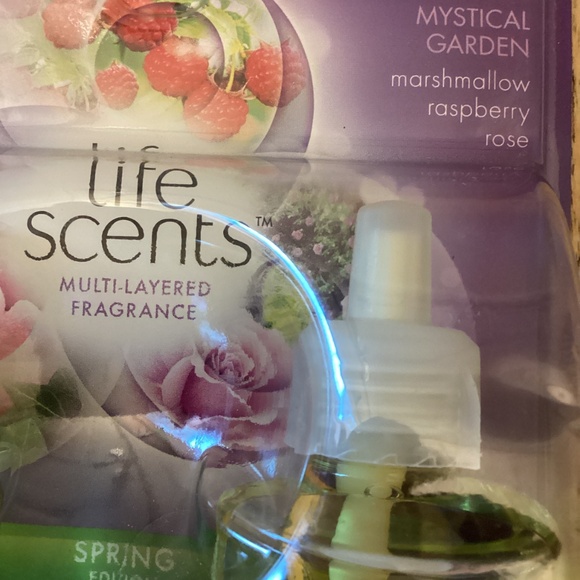 3 AIR WICK Life Scents MYSTICAL GARDEN Scented Oil Marshmallow Raspberry Rose - Picture 4 of 4